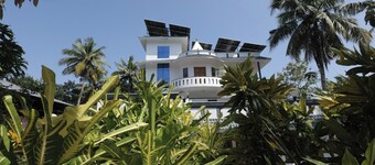 Taaraa Loca - Yoga Spiritual n Dorms