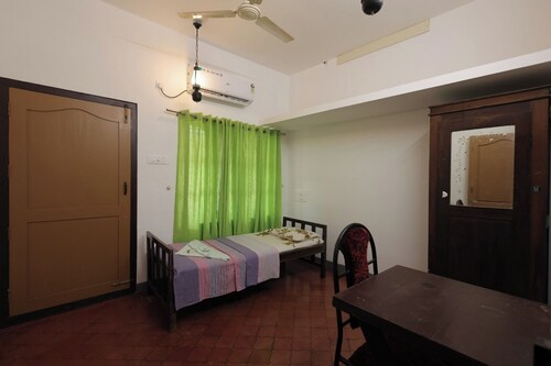 Taaraa Loca - Yoga Spiritual n Dorms