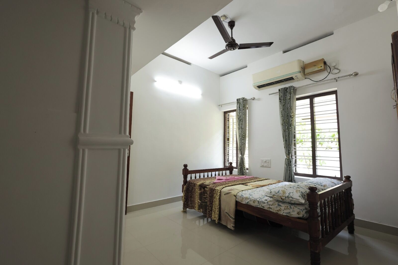 Free WiFi, bed sheets