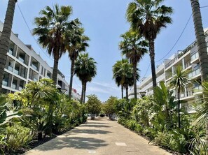 Property grounds - Fully air-conditioned apartment with terrace and garage (La Seyne-sur-Mer)