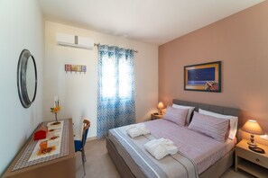 2 bedrooms, iron/ironing board, WiFi, bed sheets - Mare Blu 2 on the beach (Gennadi)