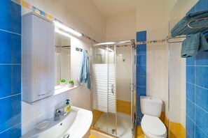 Hair dryer, towels, soap, toilet paper - Mare Blu 1 on the beach (Gennadi)