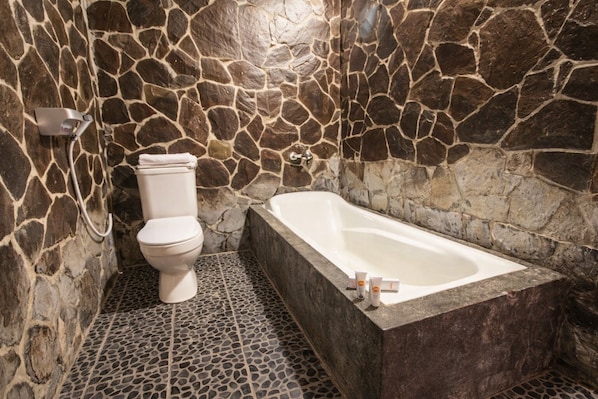 Double Room, Balcony, Garden View | Bathroom | Separate tub and shower, towels, soap, toilet paper - Oda Bungalows (Gili Trawangan)