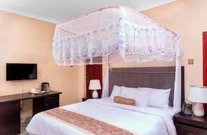 In-room safe, desk, blackout drapes, iron/ironing board - Lavish Suites (Blantyre)