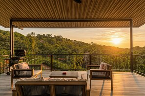 Outdoor dining - Great Jungle Views-Private pool-Ojochal-Beautiful design-great location (Ojochal)