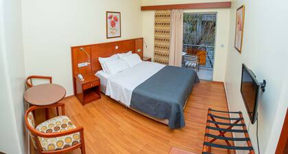 Hotel Ena - Stylish Mountain View Suite With Pool