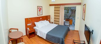 Hotel Ena - Stylish Mountain View Suite With Pool