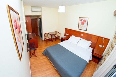 Hotel Ena - Stylish Mountain View Suite With Pool