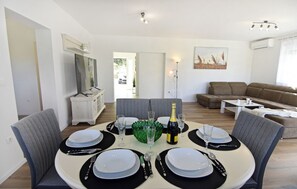 Dining room - Comfortable Holiday Home With Pool (Buje)