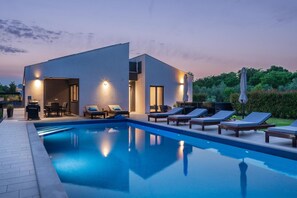 Outdoor pool - Villa With Private Pool Near Rovinj (Rovinj)