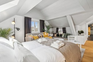 4 bedrooms, desk, iron/ironing board, travel cot - Luxury | Rooftop Terrace | AC | Zurich Old Town (Zürich)