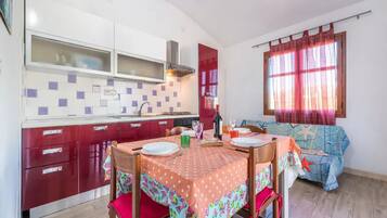 Vila, 2 kamar tidur, patio, pemandangan kebun | Ruang makan