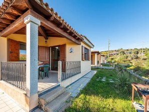 Biệt thự, 2 phòng ngủ, sân hiên, quang cảnh vườn | Hiên