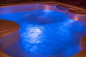 Indoor spa tub