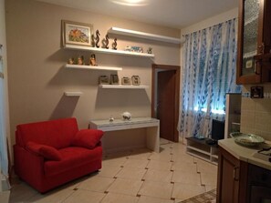 Apartment, 1 Bedroom, City View | Living room - La Casina di Patrizia (Rio)