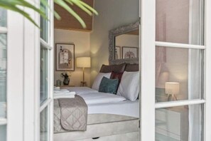 2 bedrooms, iron/ironing board, WiFi, bed sheets - AAA|Central|RiversidePenthouseW/Balcony&WaterView (Zürich)
