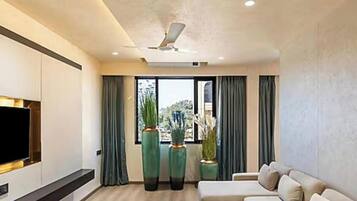 Basic Studio Suite, City View