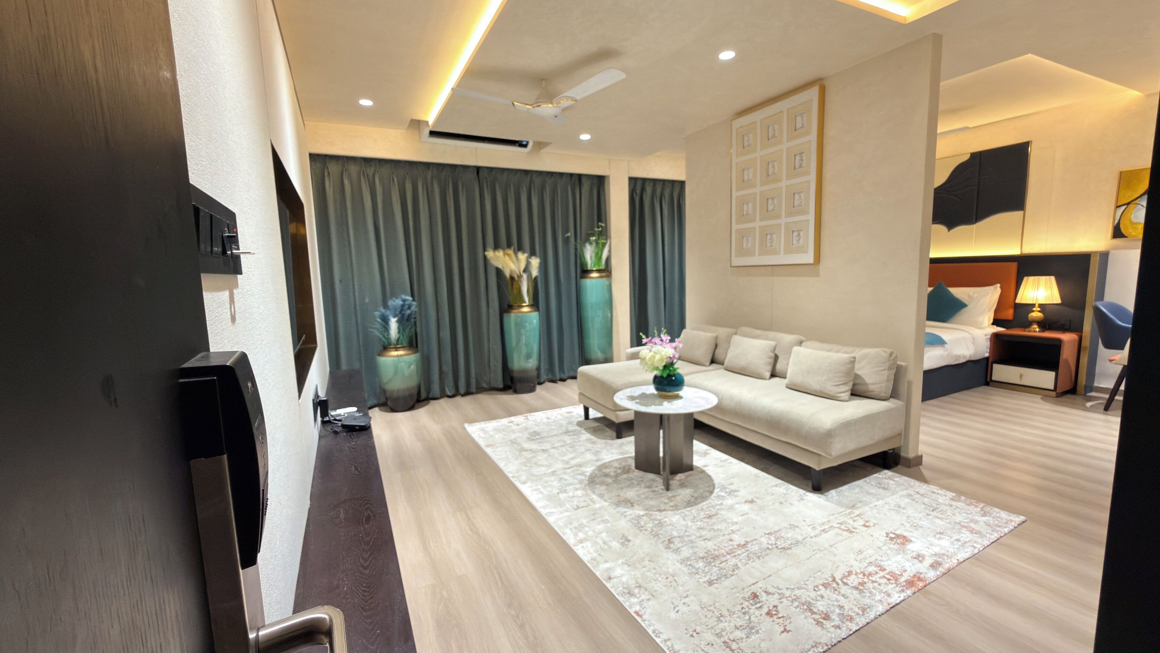 Basic Studio Suite, City View | Living area