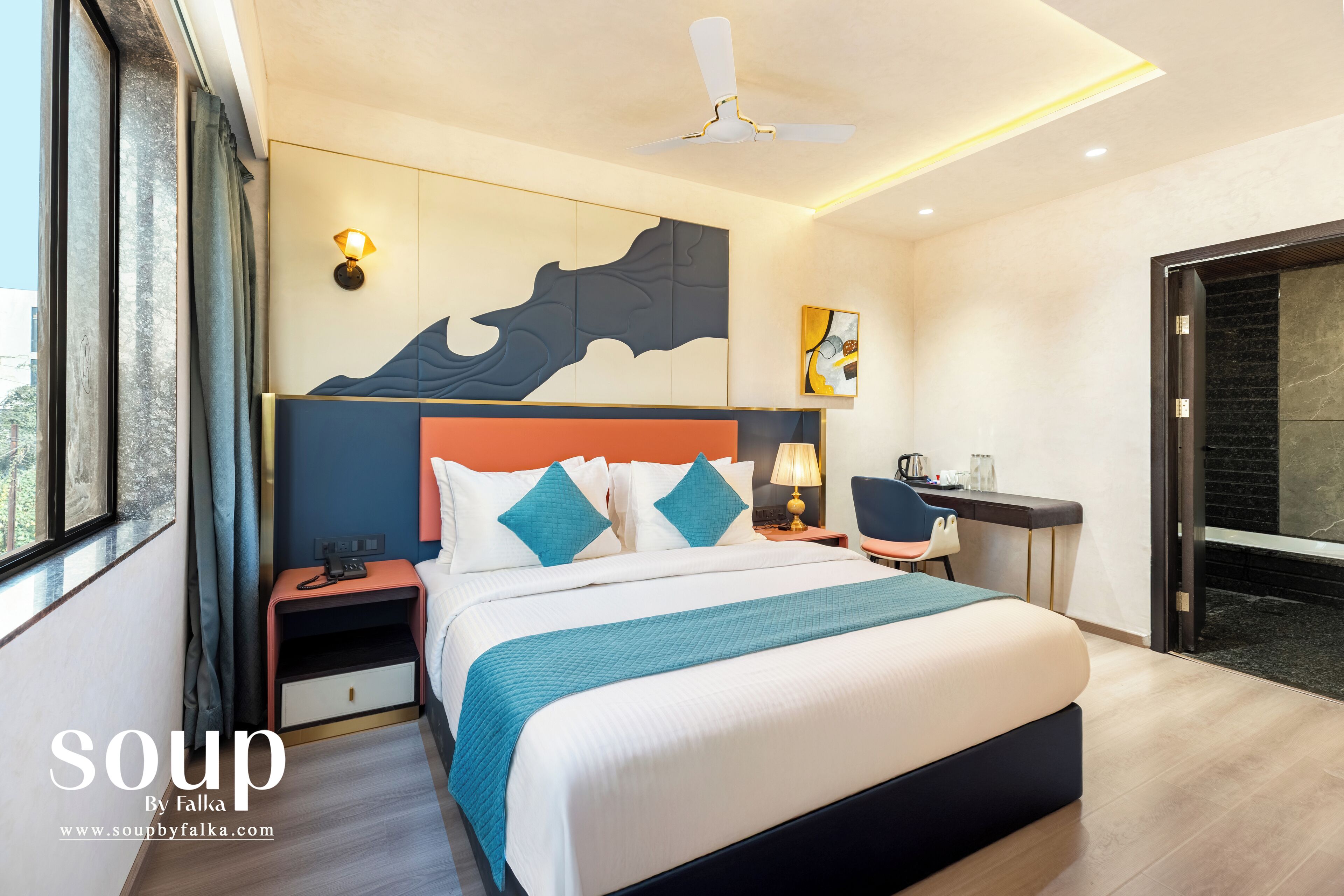 Premium-studiosuite - byudsigt | Skrivebord, gratis Wi-Fi