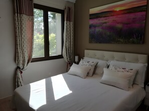 Iron/ironing board, WiFi, bed sheets