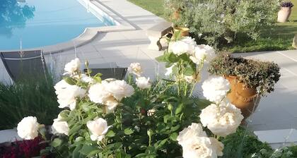 Holiday Home 'Gîte Giulia' with Shared Pool, Wi-Fi and Air Conditioning