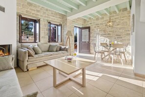 Living room - Phaistos Villas Elegant South Residence  (Sivas)