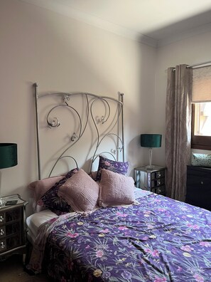 Bügeleisen/Bügelbrett, Internetzugang, Bettwäsche