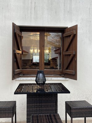 Outdoor dining - Narnia Nook. A Luxury hideaway with private pool. (Lysos)