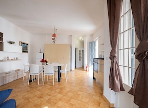 Ferienhaus, 2 Schlafzimmer, Raucher, Gartenblick | Esszimmer