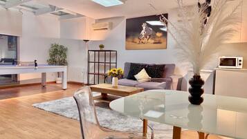 Basic Apartment, Balcony | Living area