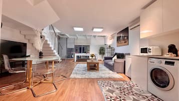 Departamento básico, balcón | Interior