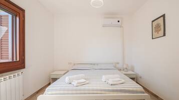 Fer et planche Ă repasser, Wi-Fi, draps fournis