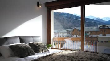 3 多间卧室、办公桌、熨斗/熨衣板、旅行婴儿床