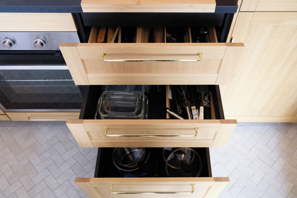 Frigorífic, microones, forn i placa de cuina 