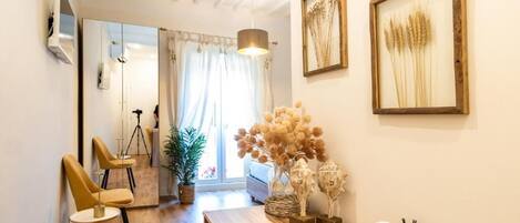 Skrivebord, barnesenger (inkludert), wi-fi (inkludert) og sengetøy