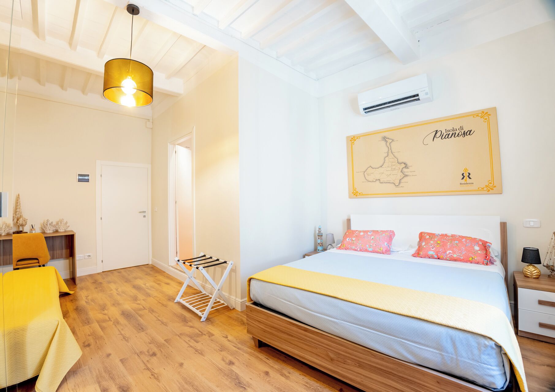 書桌、免費搖籃/嬰兒床、免費無線上網、床單