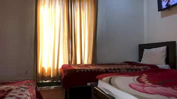 Quadruple Room | Iron/ironing board, free WiFi