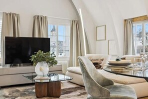 Smart TV, books - AAA | Old Town Diamond | Private Rooftop Terrace (Zürich)