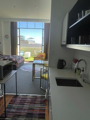 1 bedroom, iron/ironing board, free WiFi, bed sheets - Rendezvous Heritage studio with private balcony (Auckland)