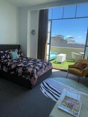 Interior - Rendezvous Heritage studio with private balcony (Auckland)
