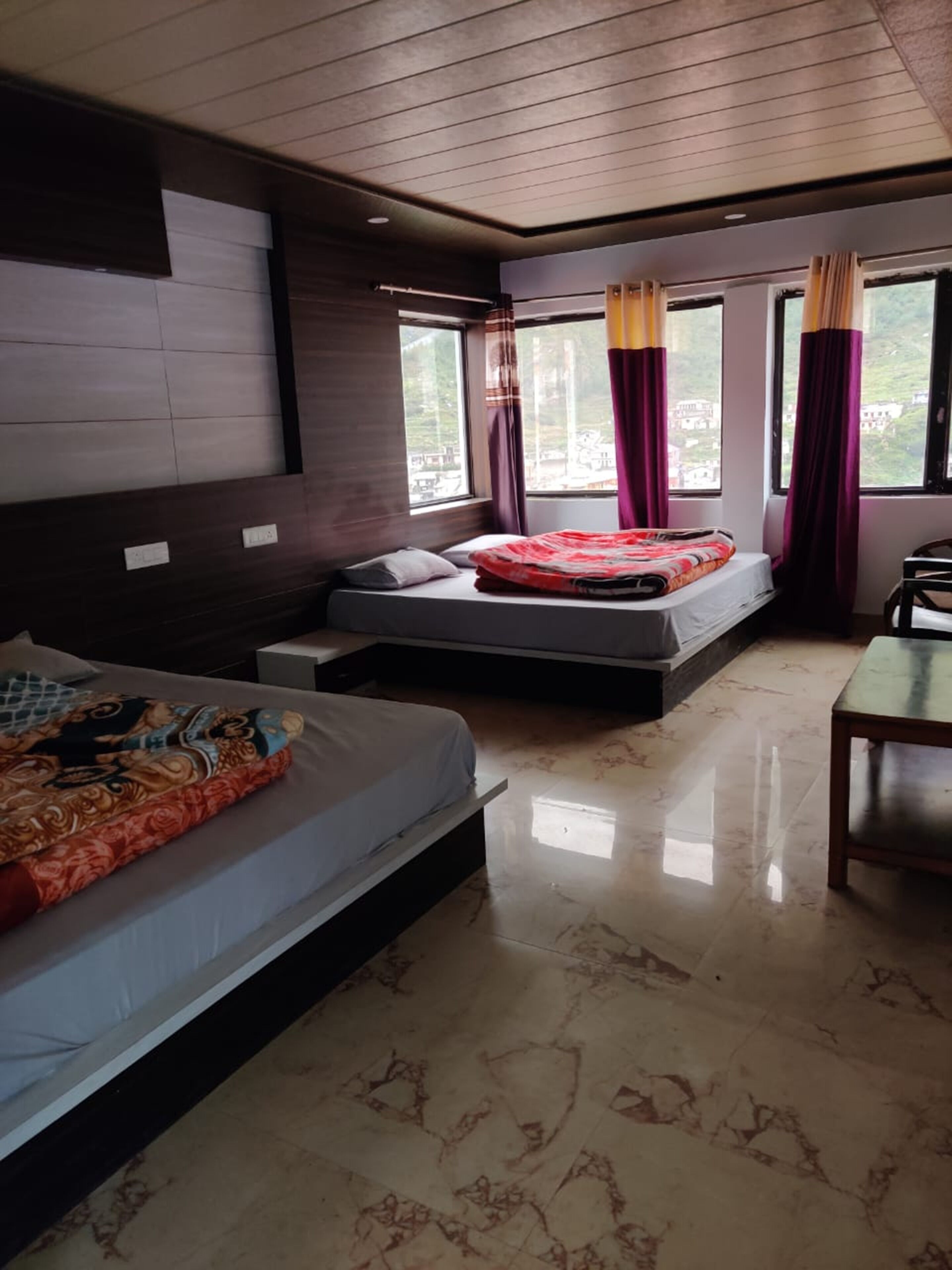 Deluxe Quadruple Room | Iron/ironing board, free WiFi