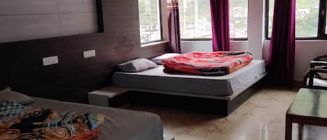 Habitación cuádruple Deluxe | Tabla de planchar con plancha y wifi gratis