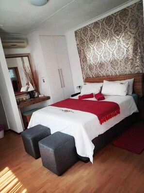 ห้องสแตนดาร์ดดับเบิล | ตู้นิรภัยในห้องพัก, เตารีด/โต๊ะรีดผ้า, Wi-Fi ฟรี