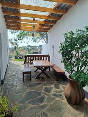 Outdoor dining - Guesthouse Terra Africa (Windhoek)
