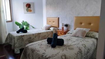 StrykjÀrn/strykbrÀda, wi-fi och sÀngklÀder