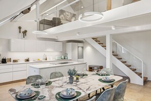Dining - Old Town Penthouse | 360° Views | Rooftop Terrace (Zürich)