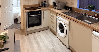 Cozy 1 Bedroom Fully Furnished Apartment