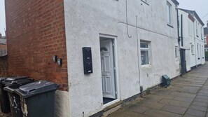 Apartment, 1 Bedroom | Property entrance - Cozy 1 Bedroom Fully Furnished Apartment (Leicester)