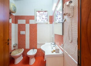 House, 1 Bedroom, Smoking | Bathroom - Loft Quiete - Terrazza, Comfort e Silenzio Vicino Alla Spiaggia (Porto Cesareo)