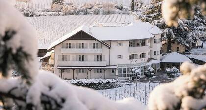 Lingers Suites & Residence